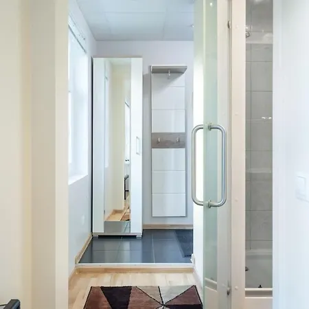 Sunny And Quiet Apartment *