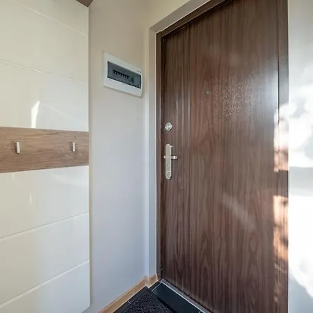 Sunny And Quiet Apartment