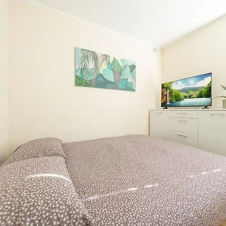 Sunny And Quiet Apartment *