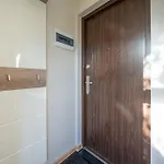 Sunny And Quiet Apartment